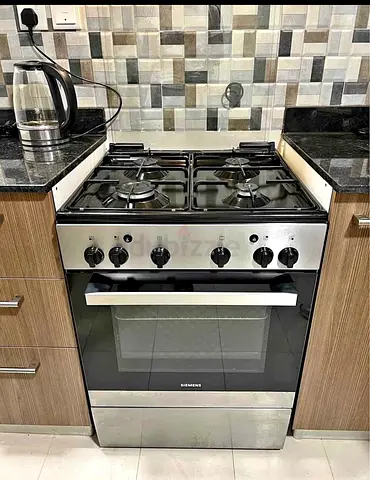 Siemens 4 burner gas cooker neat and clean excellent condition perfect working