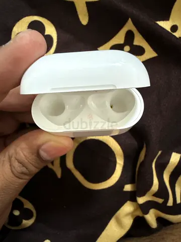 Apple AirPods 4 (case only)