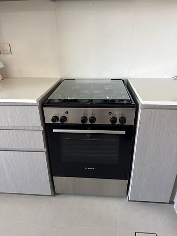 Used Bosch Freestanding Gas Cooker with Oven - Very Good Condition