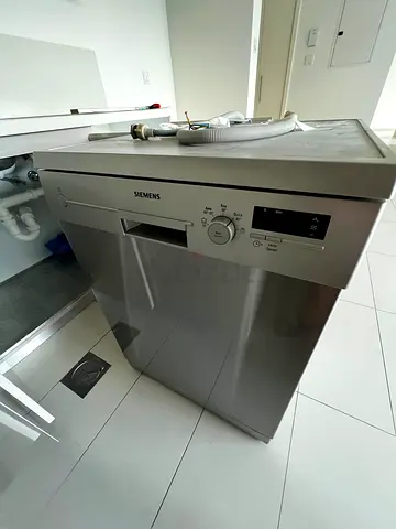 Siemens Freestanding Dishwasher - Good Working Condition