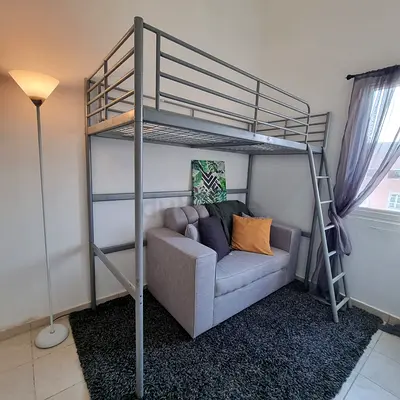 4 ladies in whole apartment