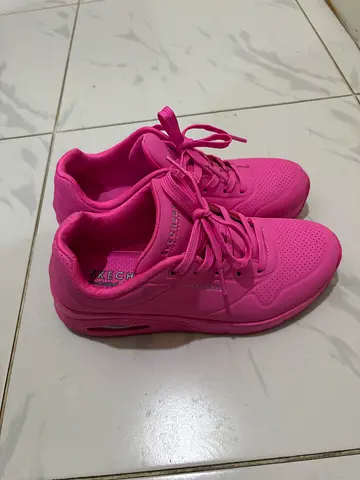 Skechers Bright Pink Womens Sneakers