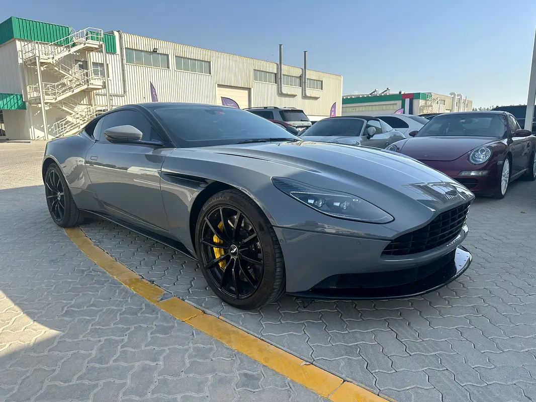 Aston Martin DB11 2019 — photo 1 of 13