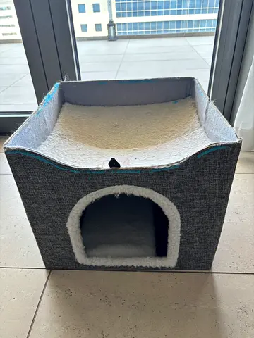 Used Cat Bed