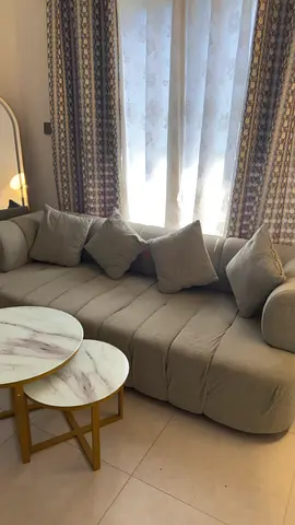 Beige 3-seater tufted sofa with cushions and table good condition