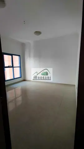 شقة واسعة مكونة من غرفة نوم واحدة وحمامين وشرفة (إطلالة مفتوحة) متاحة للإيجار في برج موساني، عجمان.