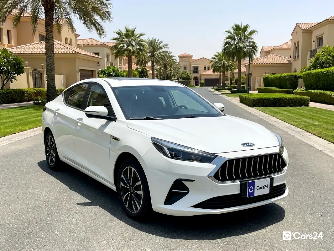 JAC J7 2023 — photo 1 of 13
