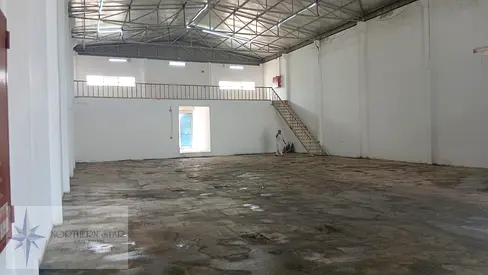 Available 4000 square feet warehouse with 3 rooms in ind. area no.5