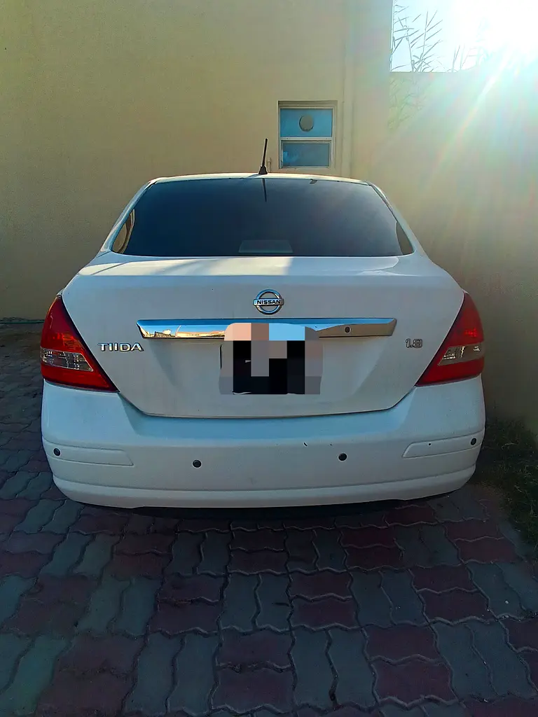 Nissan Tiida 2011 — photo 1 of 5