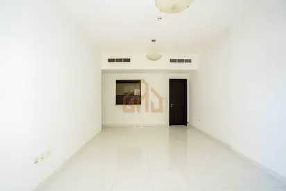 Balcony & Open View| Elegant and Spacious APT| Vacant