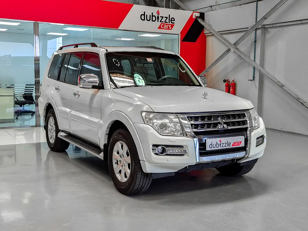 Mitsubishi Pajero 2015 — photo 1 of 16