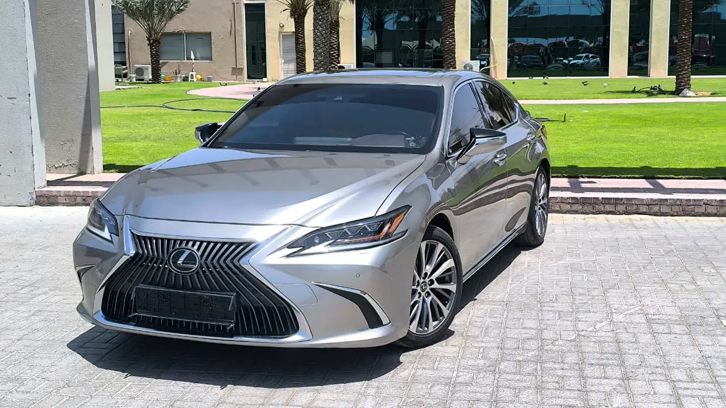 Lexus ES-Series 2021 — photo 1 of 12