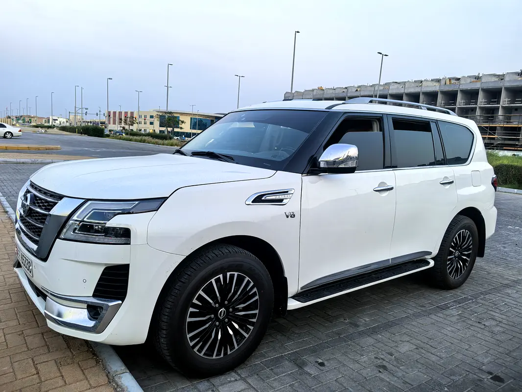 Nissan Patrol 2021 — photo 1 of 6