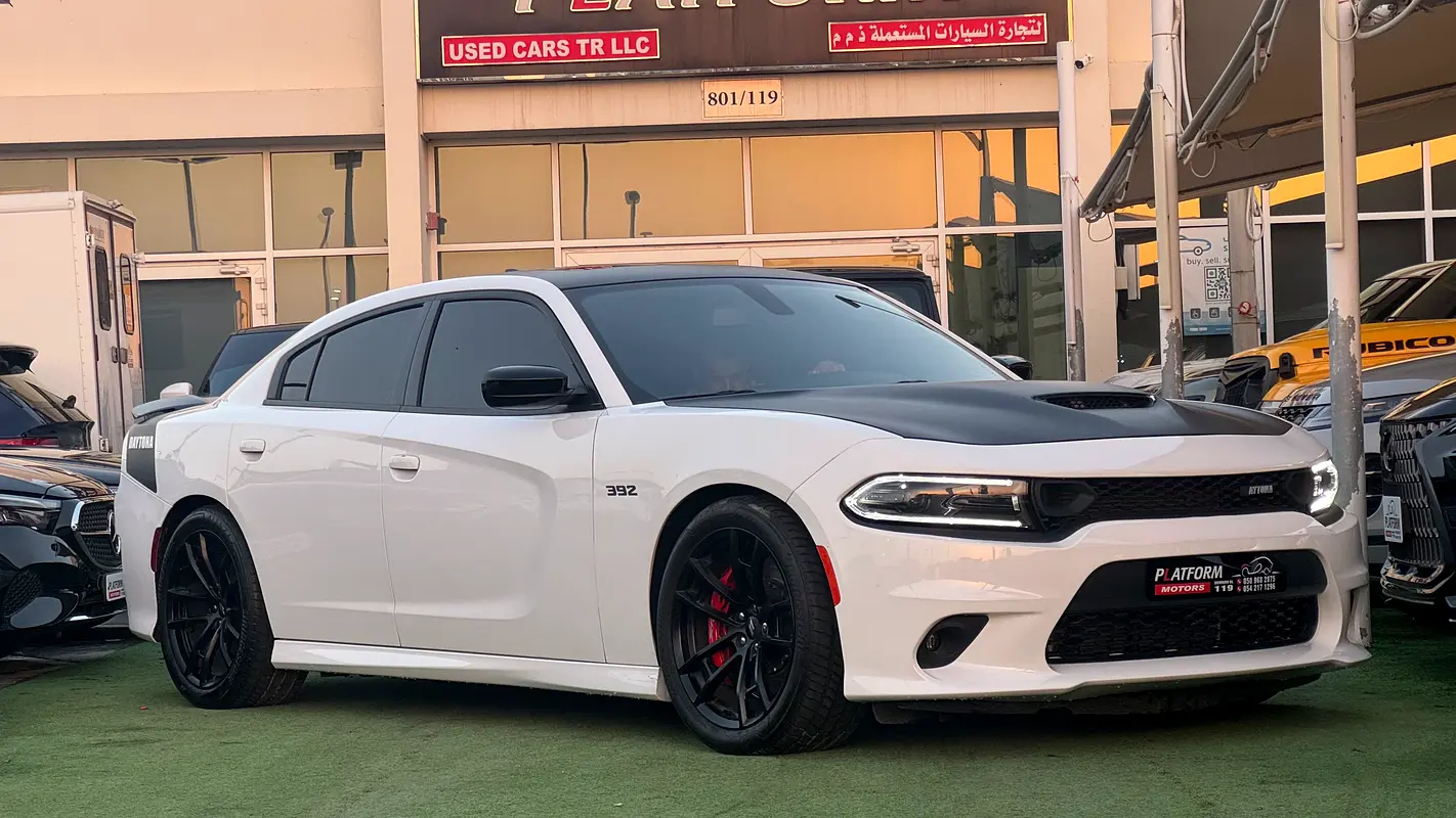 Dodge Charger 2023 — photo 1 of 17