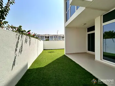 CORNER UNIT| Vacant | HUGE BACKYARD |