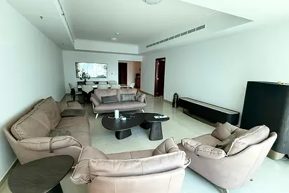 High floor I Available mid June I Marina View