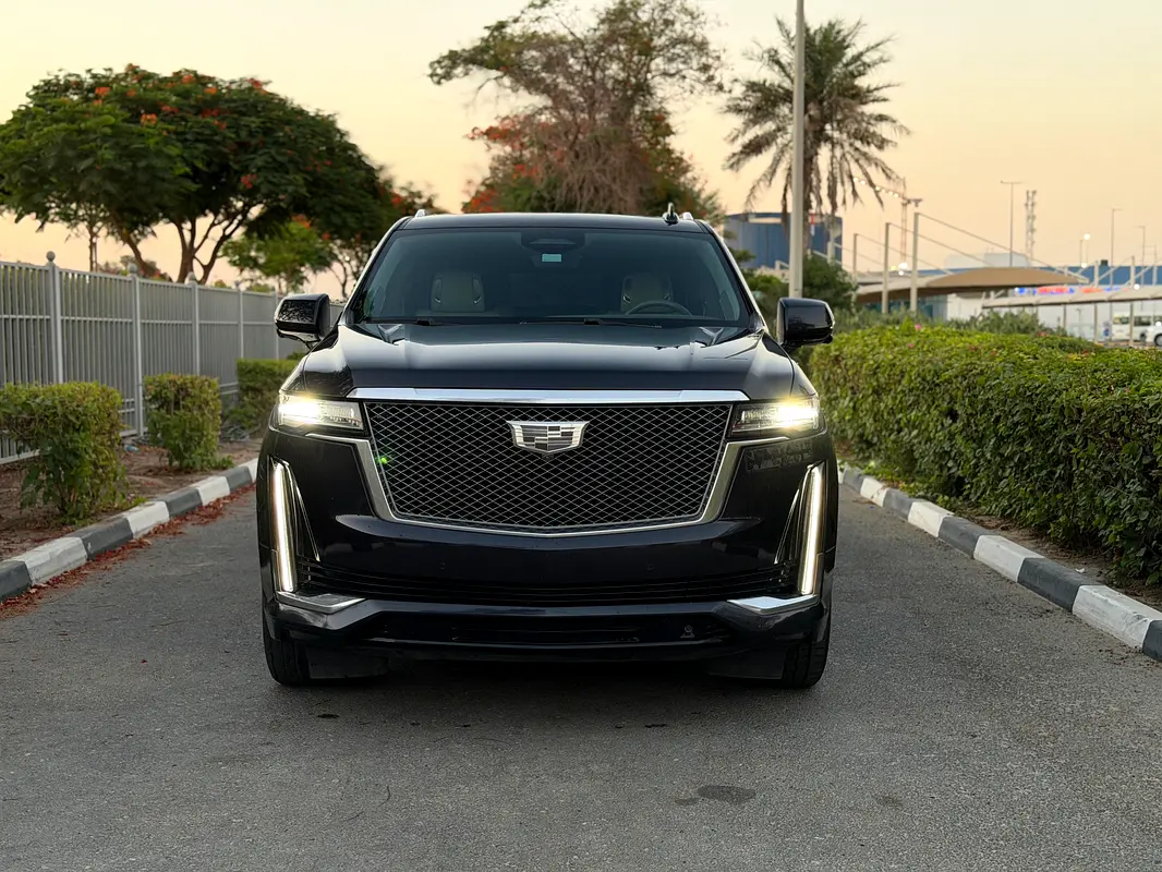 Cadillac Escalade 2023 — photo 1 of 13