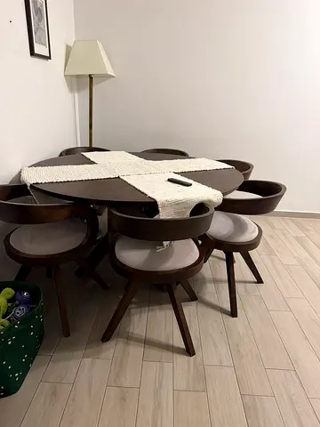 Round wooden dining table with 6 upholstered chairs - good condition