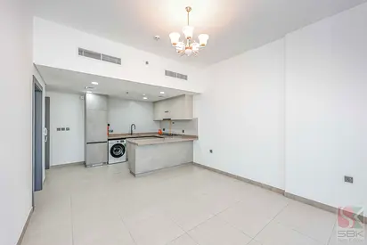 Spacious 2 BR Flat