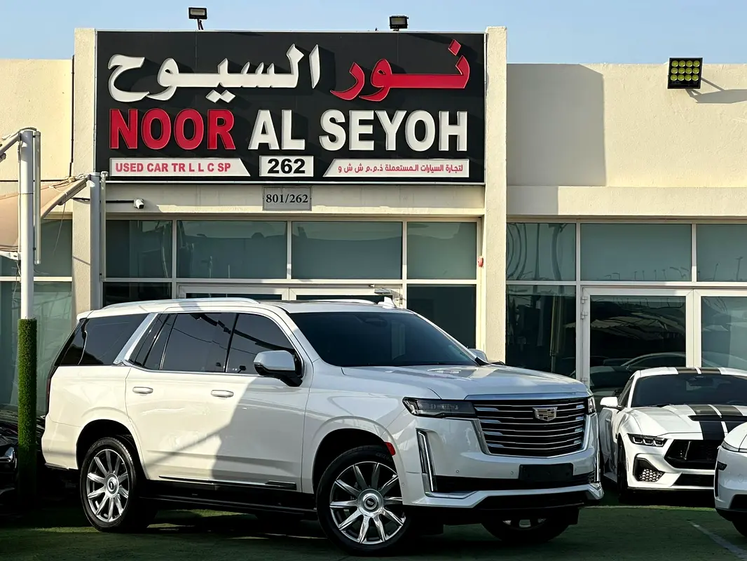 Cadillac Escalade 2022 — photo 1 of 11