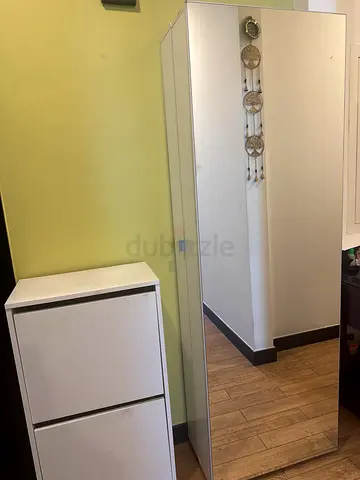 Shoe cabinet with mirror