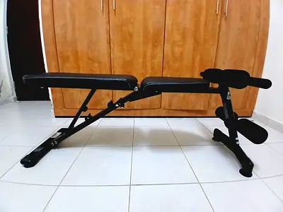 Adjustable Weight Bench with Leg Support and 40 kg adjustable dumbells - Good Condition