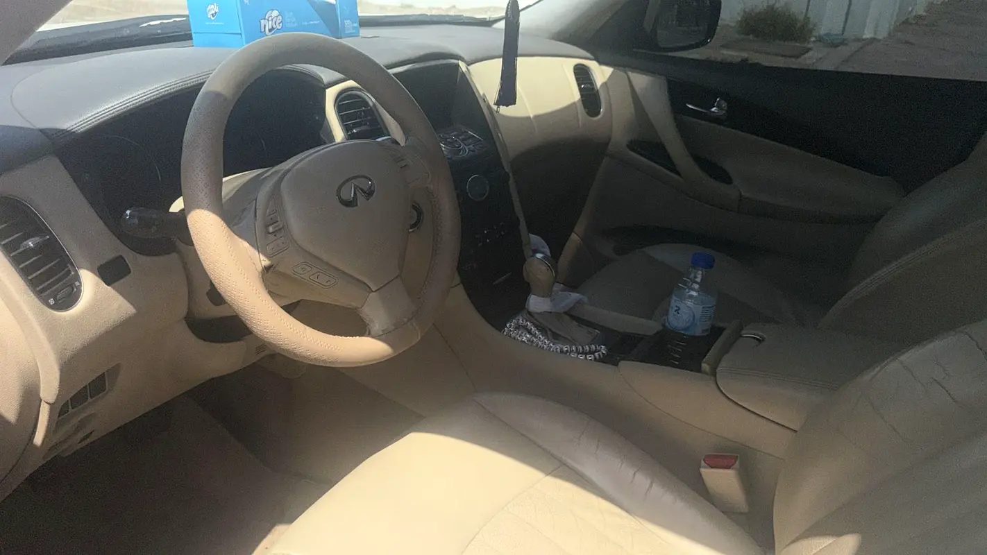 Infiniti EX35 2010 — photo 1 of 7
