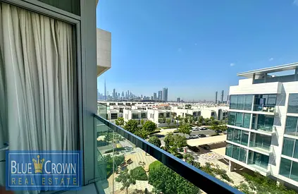 TOP FLOOR // MIDDLE UNIT // READY TO MOVE