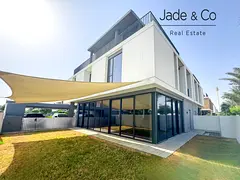 Community Expert | Vacant | Corner Unit