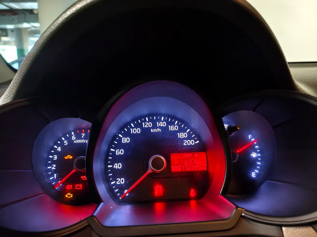 Kia Picanto 2013 — photo 1 of 7