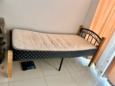 Bed with medical mattress