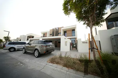 Luxury 4BR Villa +Maid Room | Landscaped
