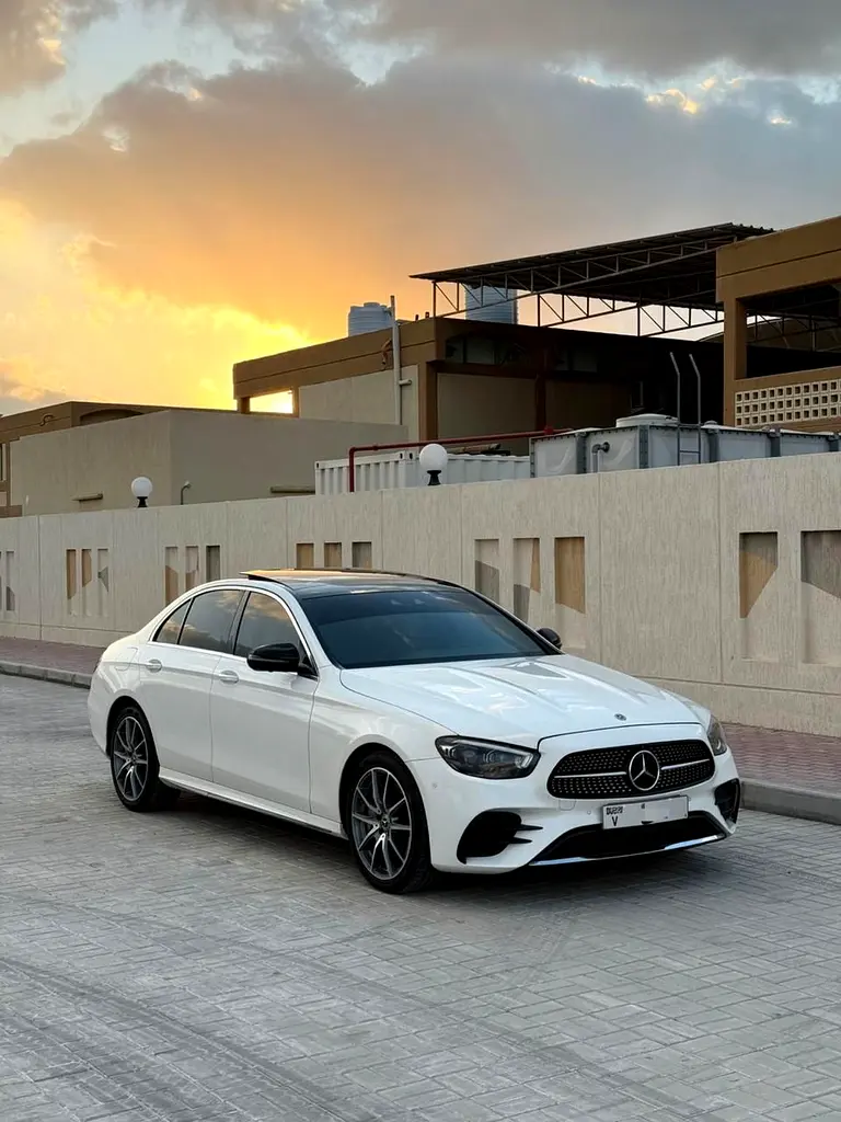 Mercedes-Benz E-Class 2022 — photo 1 of 19