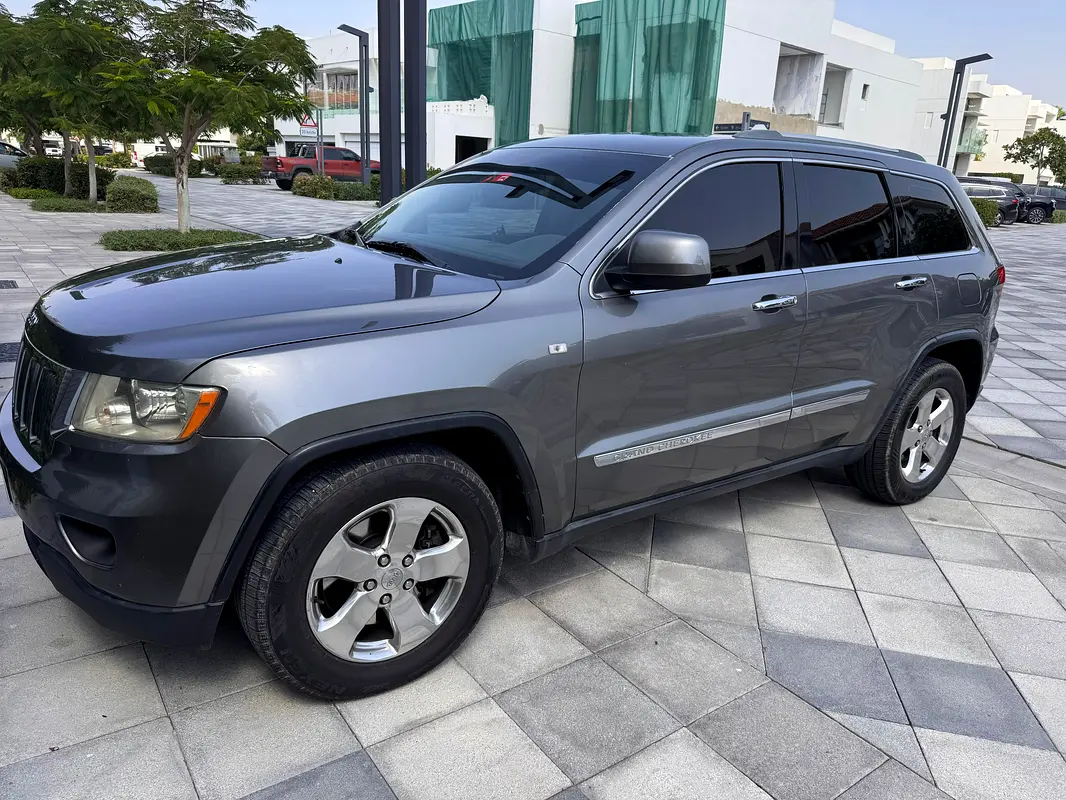 Jeep Grand Cherokee 2012 — photo 1 of 10