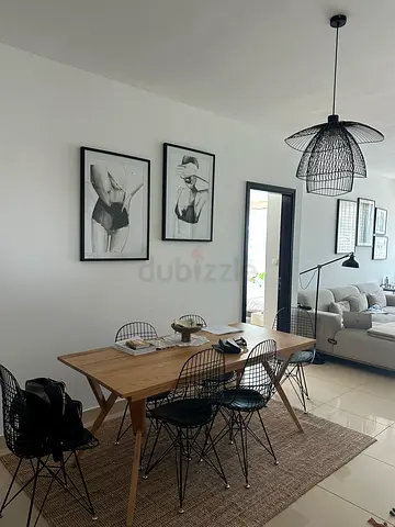 Wooden dining table with 6 wire-frame chairs - good condition. All been bought at Ebarza.