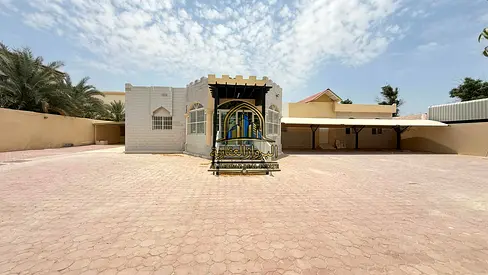 Luxurious 4 bedroom with maid villa for rent