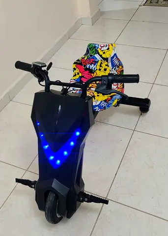 Electric Drift Trike Scooter with LED Lights - perfect condition ( less than month used)