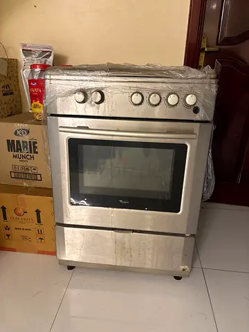 Used stainless steel gas stove with oven with 4 burners - good working condition