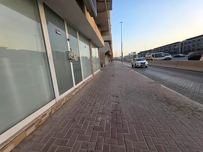بناية للبيع بمويلح بعائد يفوق 10% على شارع رئيسي