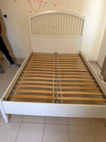 White Wooden Bed Frame with Headboard (double size (140X200)