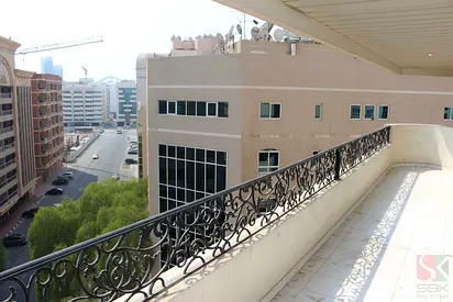Spacious 2 BR Flat Available