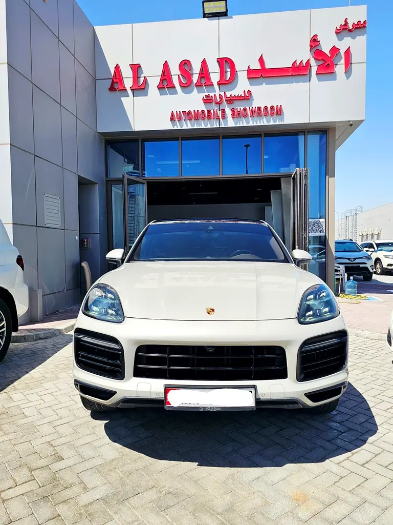 Porsche Cayenne 2022 — photo 1 of 15