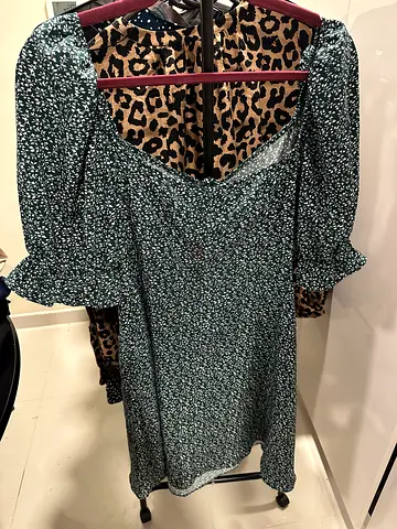 Green floral long dress with puff sleeves, size Large to XL