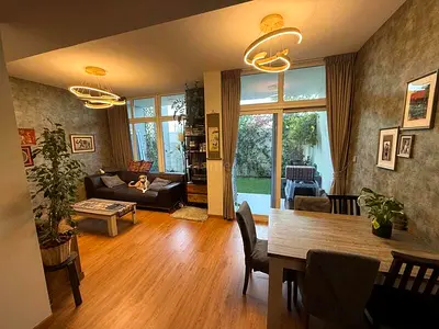 Fully Furnished | Upgraded Townhouse | Single row