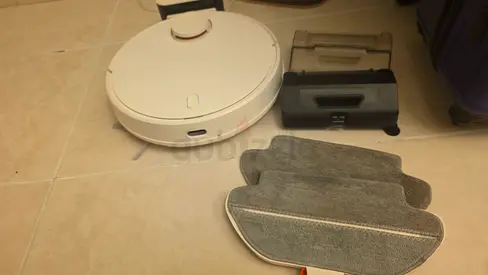 Xiaomi Robotic Vacuum Cleaner with Mop Attachments (Good Condition)