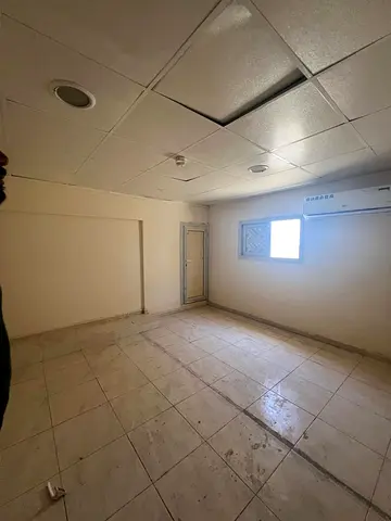 3 غرف وصالة عقد شركة منطقة الرولة مقابل حديقة الرولة موقع ممتاز قريب من محطة الباصات