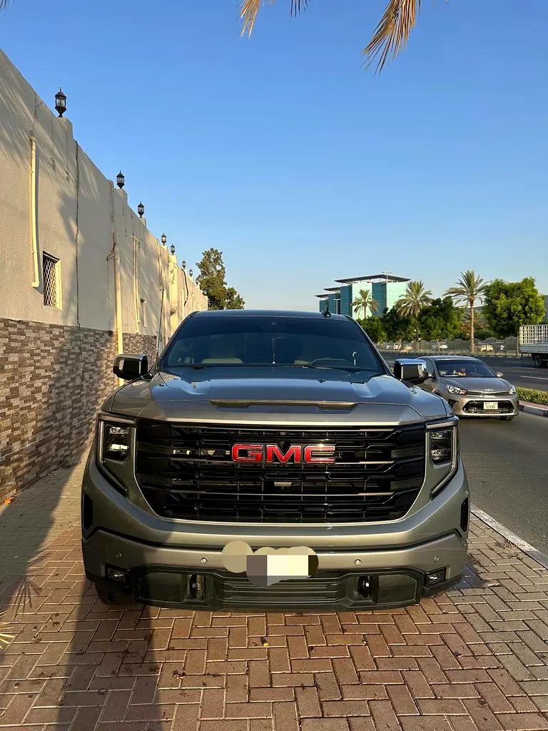 GMC Sierra 2025 — photo 1 of 8