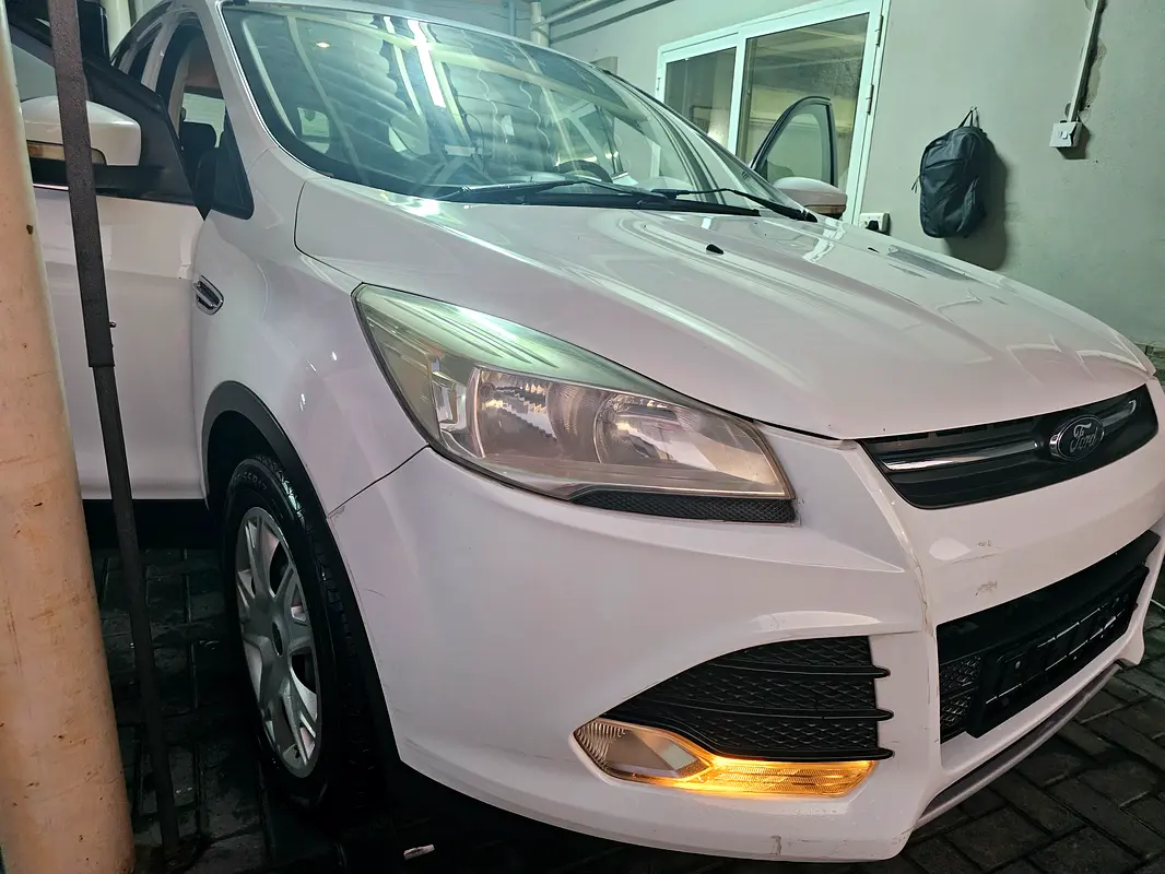 Ford Escape 2015 — photo 1 of 10