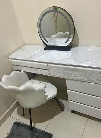 Dressing table
