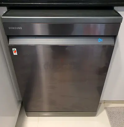 Samsung Freestanding Dishwasher 3 Racks - Excellent condition